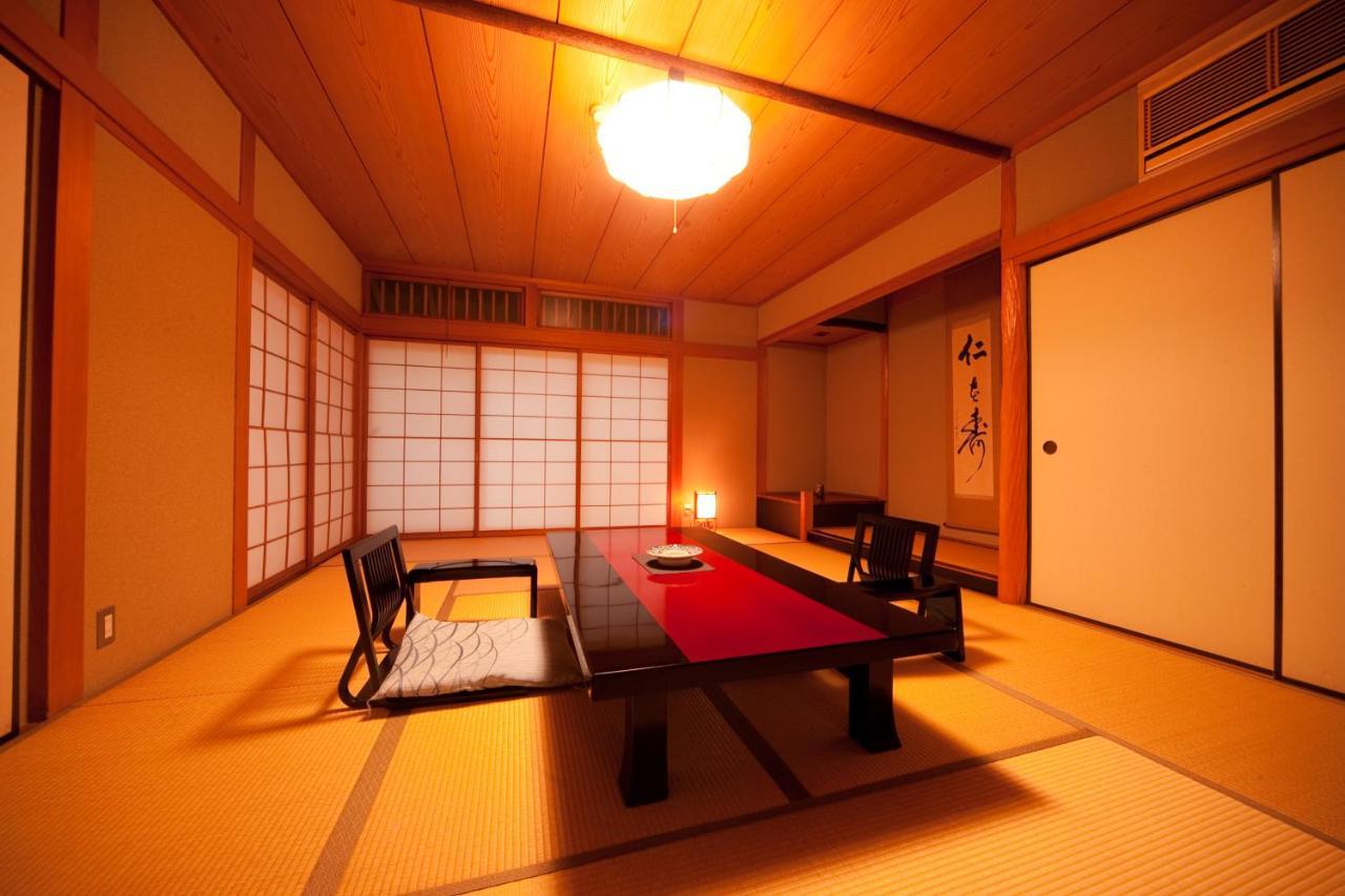 Отель Ryotei Tanokura Юфу Экстерьер фото